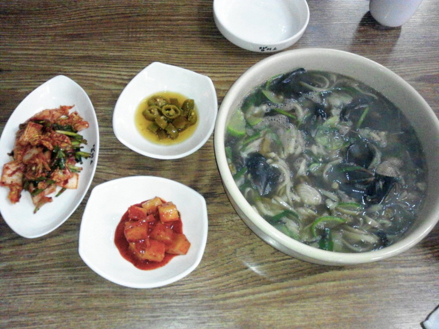 능이칼국수 이미지