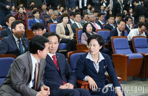 오늘자 신난 더민주, 침통한 새누리 | 인스티즈