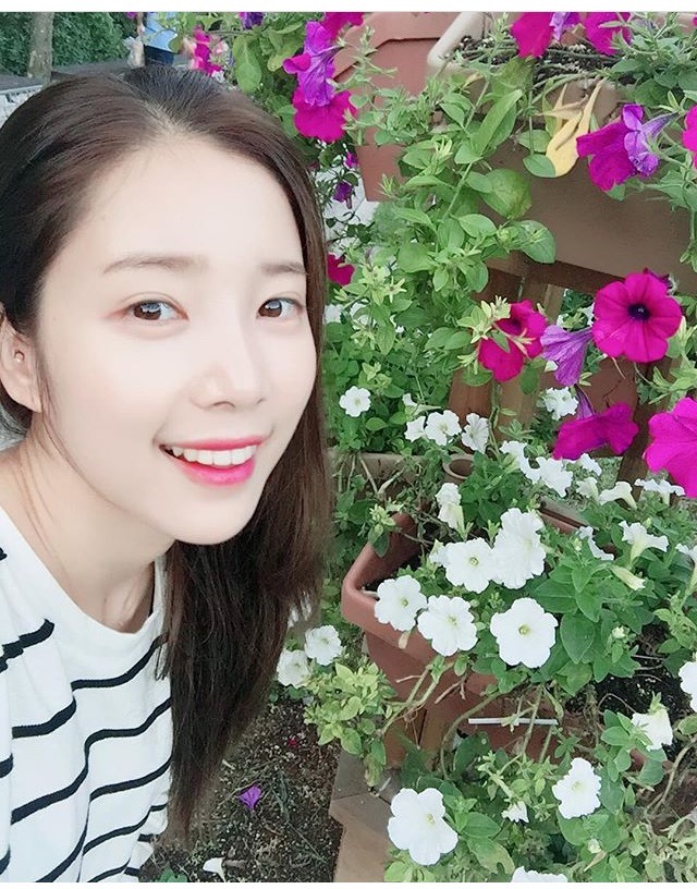 오늘자 윤채경 | 인스티즈