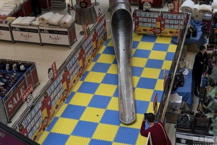 대륙 쇼핑몰에 등장한 계단 대신 타는 5층 미끄럼틀 | 인스티즈