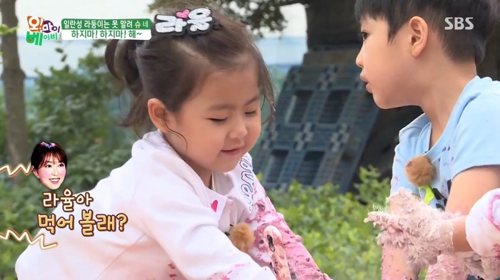 [오마이베이비] 블루베리 잼을 먹이고 싶은 엄마와 잼이 싫은 라율이ㅋㅋㅋ.jpg | 인스티즈