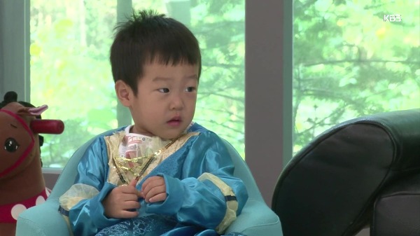 [슈퍼맨이돌아왔다] 2달만에 재등장한 이서준 안에 어른미소.GIF | 인스티즈