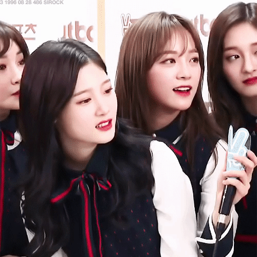 채연이 한손으로 드는 김세정.gif | 인스티즈
