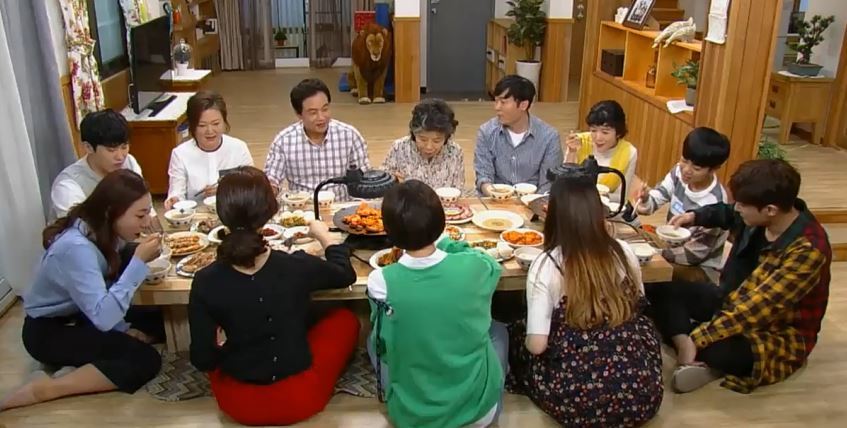 드라마에서 카메라 등지고 앉는거 처음보는거 같음 ㅋㅋㅋ | 인스티즈