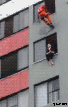 자살기도하는 사람을 살려낸 소방관.gif | 인스티즈