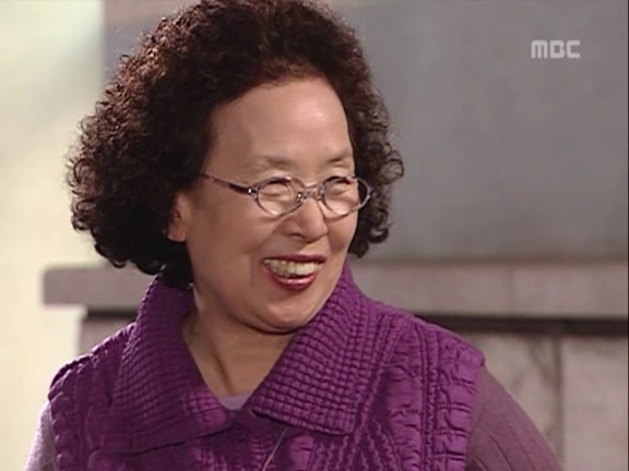 [거침없이하이킥] 가사도우미한테 미안해서 일을 못시키는 문희ㅠㅠ.jpg | 인스티즈