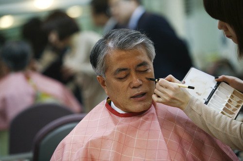메이크업받는 대통령님.jpg | 인스티즈