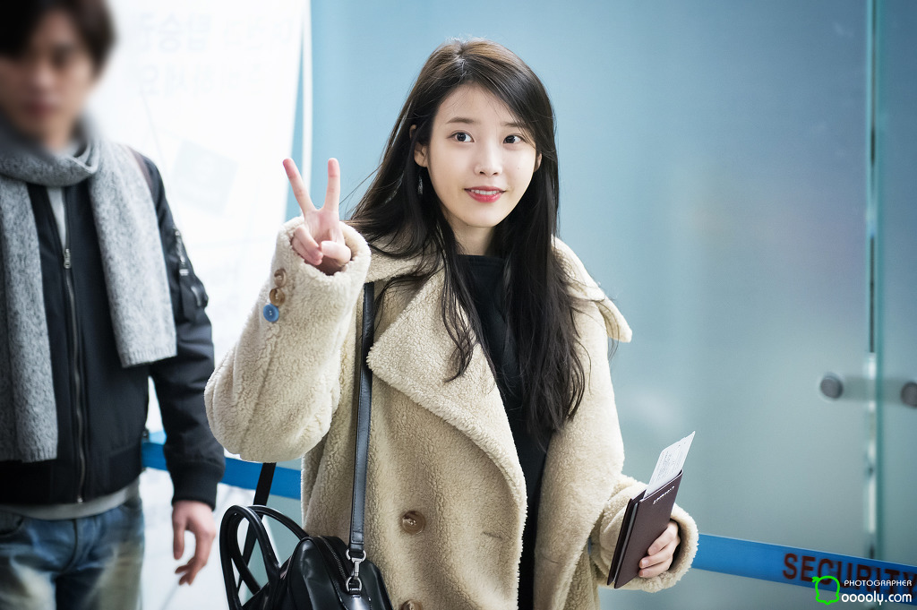 [2016.01.31] 인천공항 출국 아이유 직찍 by 둘리 | 인스티즈