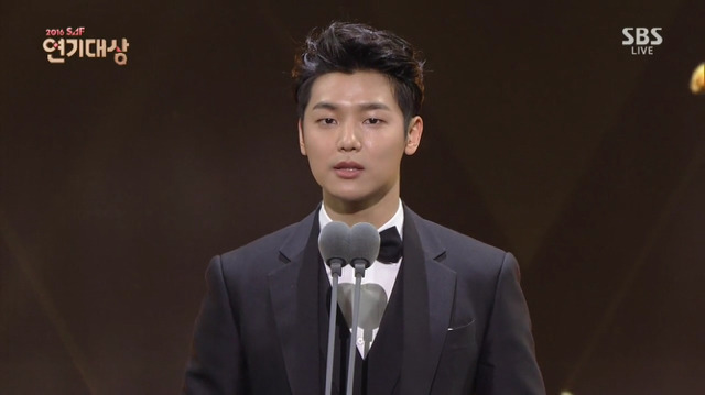 퍼주다 못해 연말 선물 꾸러미 수준이였던 2016 SBS 연기대상 | 인스티즈