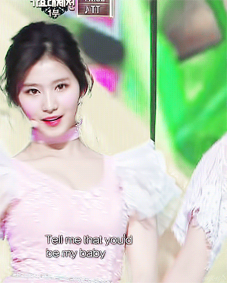 [트와이스] 가요대제전 공주같은 옷 입은 사나.gif | 인스티즈