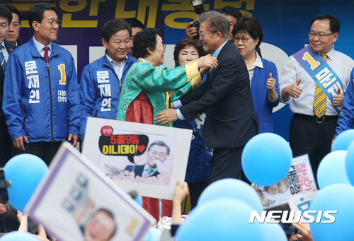 오늘자 문재인 대구유세 플카.jpg | 인스티즈