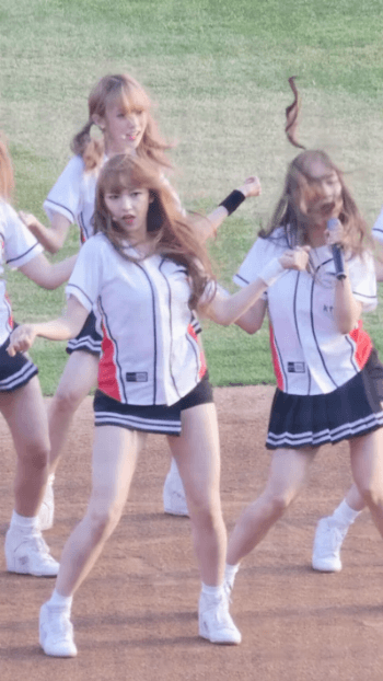 떠오르는 아이돌 몸매 강자 우주소녀 성소.gif | 인스티즈