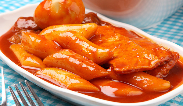 [고르기] 내 취향대로 만들어 먹는 즉석 떡볶이 vs 잘 익혀져서 나온 일반 떡볶이 | 인스티즈