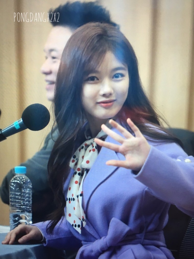 전날 사랑니 빼서 얼굴 부은 김유정 .JPG | 인스티즈