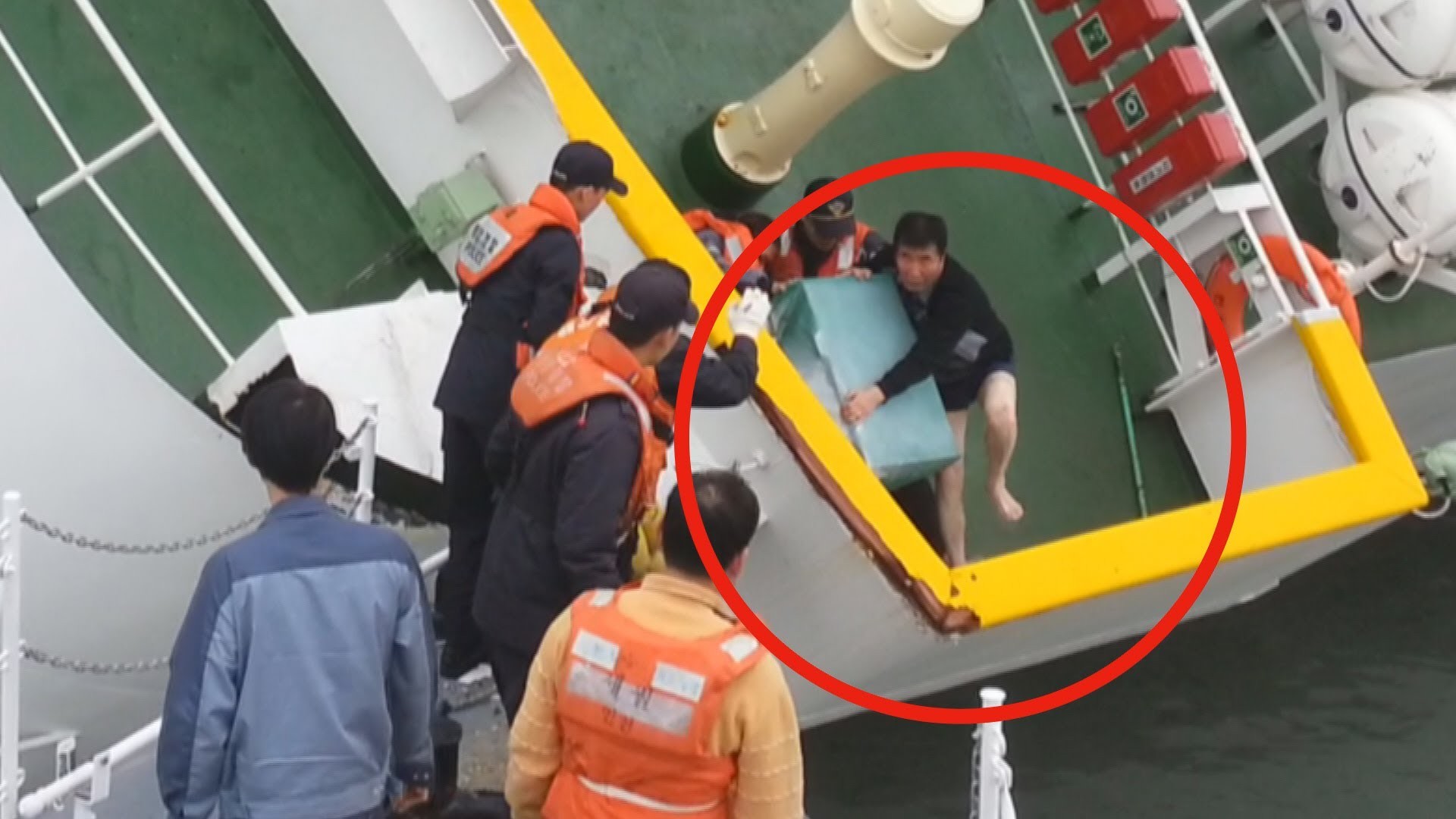 다시 살펴보는 세월호 참사 당시의 모습들.jpg | 인스티즈