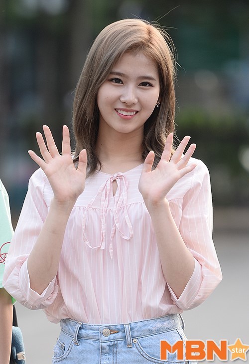 트와이스 사나 뮤직뱅크 출근길 기사사진 모음 | 인스티즈