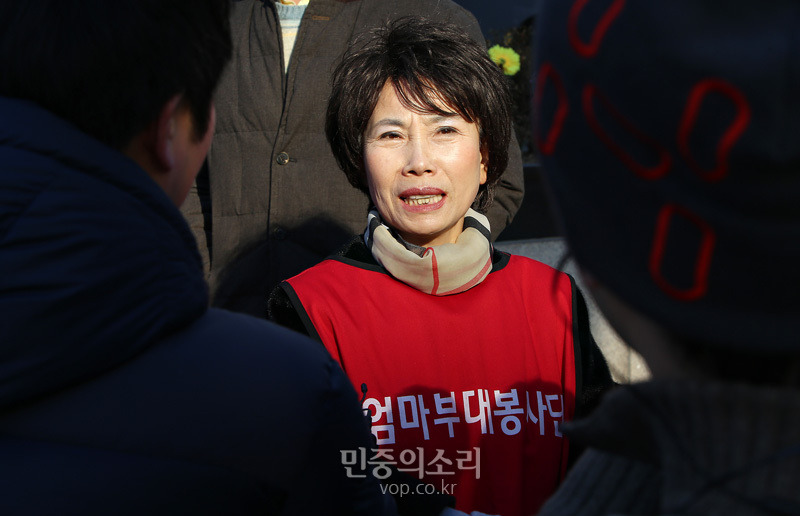 정말 열심히 사시는 엄마부대 대표 아주머니 | 인스티즈