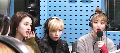 [twice] 오늘자 라디오에서 다현이 입크기 따라하는 트와이스.gif | 인스티즈