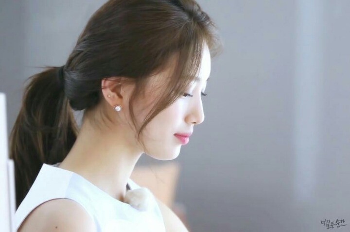 대충 머리묶는 수지 | 인스티즈