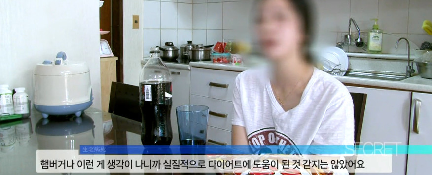 콜라에 푹 빠져 지내는 두 아기의 엄마 | 인스티즈
