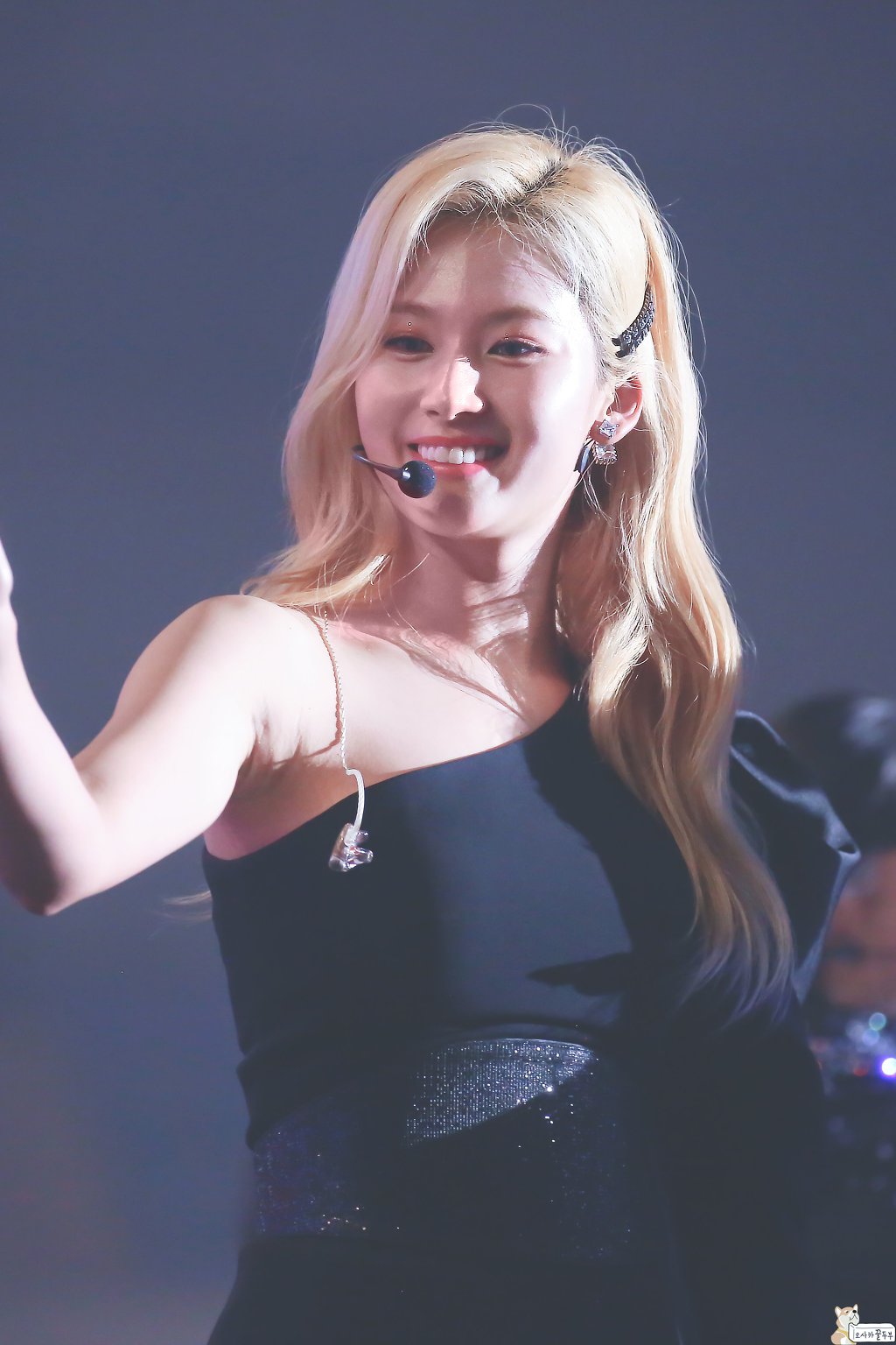 오늘이 생일인 트와이스 사나.jpgif (335장) | 인스티즈
