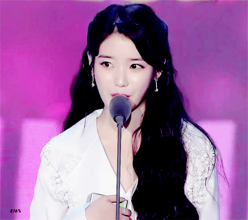 마치 여신과도 같았던 아이유 멜론뮤직어워드 짤.jpgif | 인스티즈