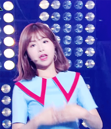 오늘자 손을잡아줘 뮤직뱅크무대 움짤 | 인스티즈