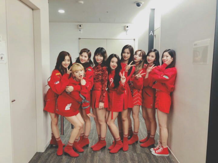 오늘자 트와이스 엠스테이션 회전문.gif | 인스티즈