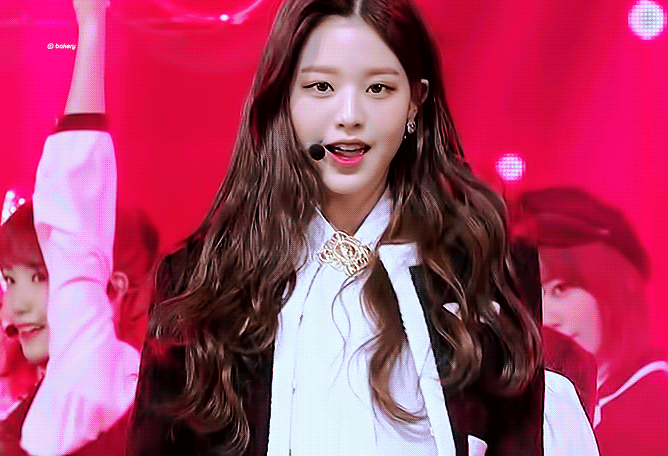 무대 의상으로 샤넬 입은 아이즈원 비주얼 ㅎㄷㄷ | 인스티즈