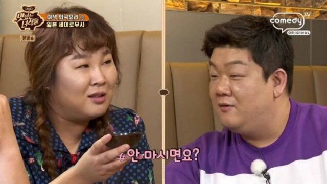 ??? : 이거 마시면 나랑 사귀는거다 | 인스티즈