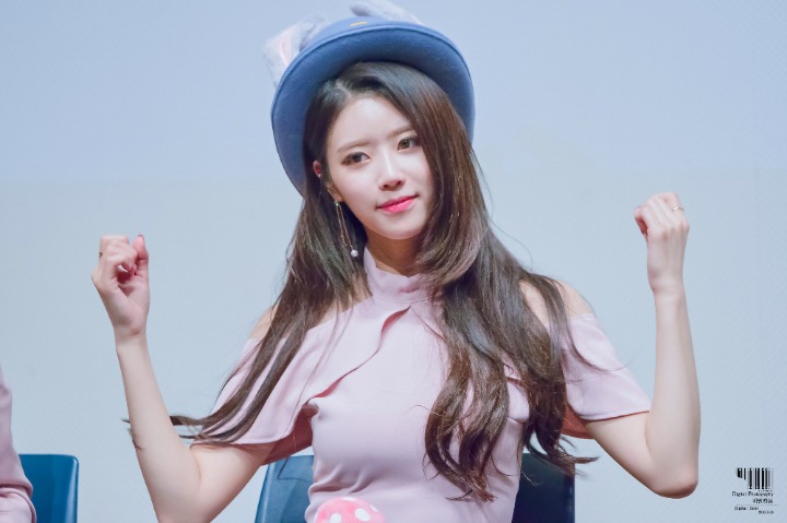 [러블리즈] 선배가 일맡기고 정작 본인은 덕질하러 가서 미주 | 인스티즈