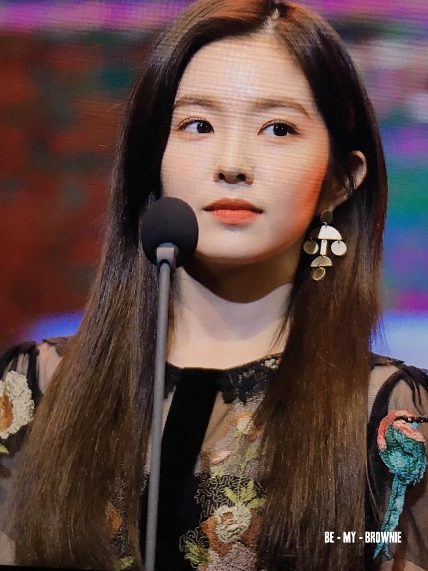[레드벨벳] 시상식에 친구 만나 많이 반가운 아이린 | 인스티즈