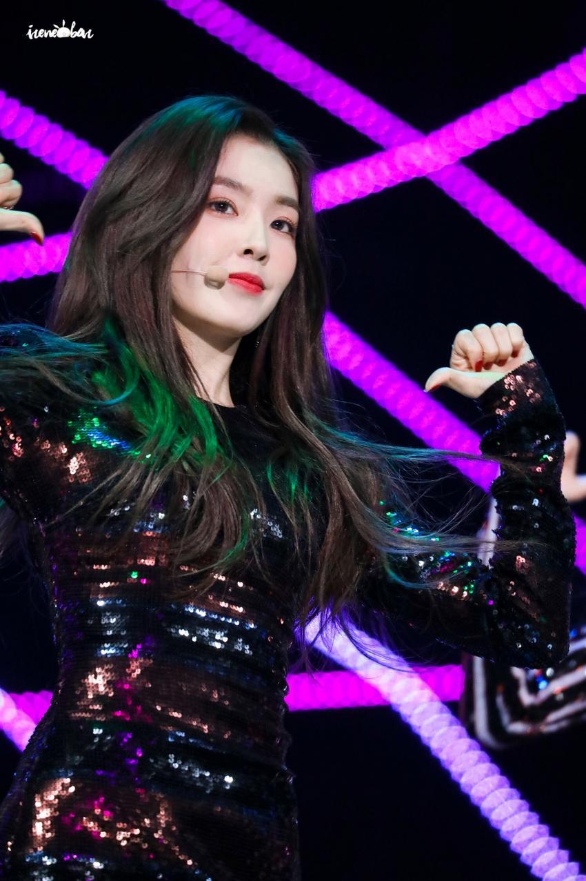 시상식에서 미모 폭격하고 다니는 아이린.jpg | 인스티즈