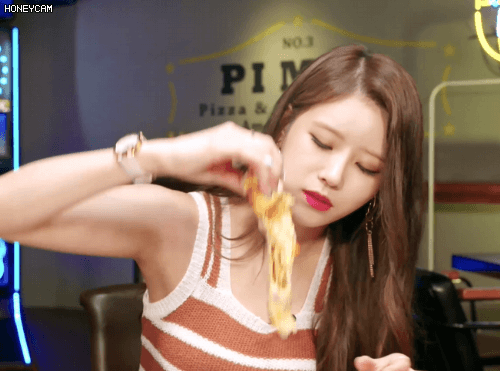 뭔가 야하게 피자 먹는 미주.GIF (feat.겨멘) | 인스티즈