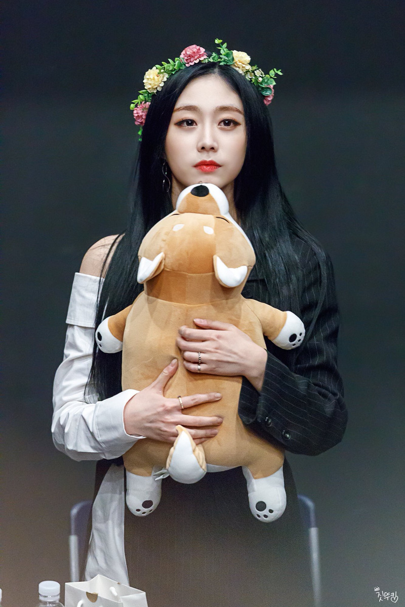 다시 흑발로 돌아온 러블리즈 지수.gif | 인스티즈