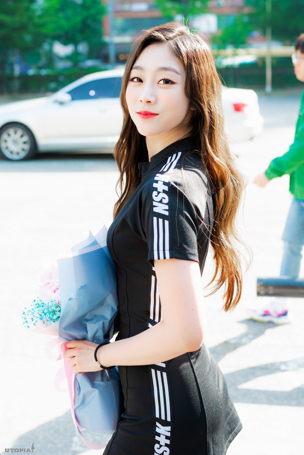 자기도 조금은 이쁜거 알고 있는 뻔뻔한 러블리즈 서지수.gif | 인스티즈