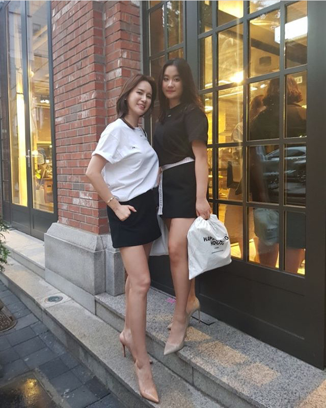 오늘자 안느 부인과 딸 | 인스티즈
