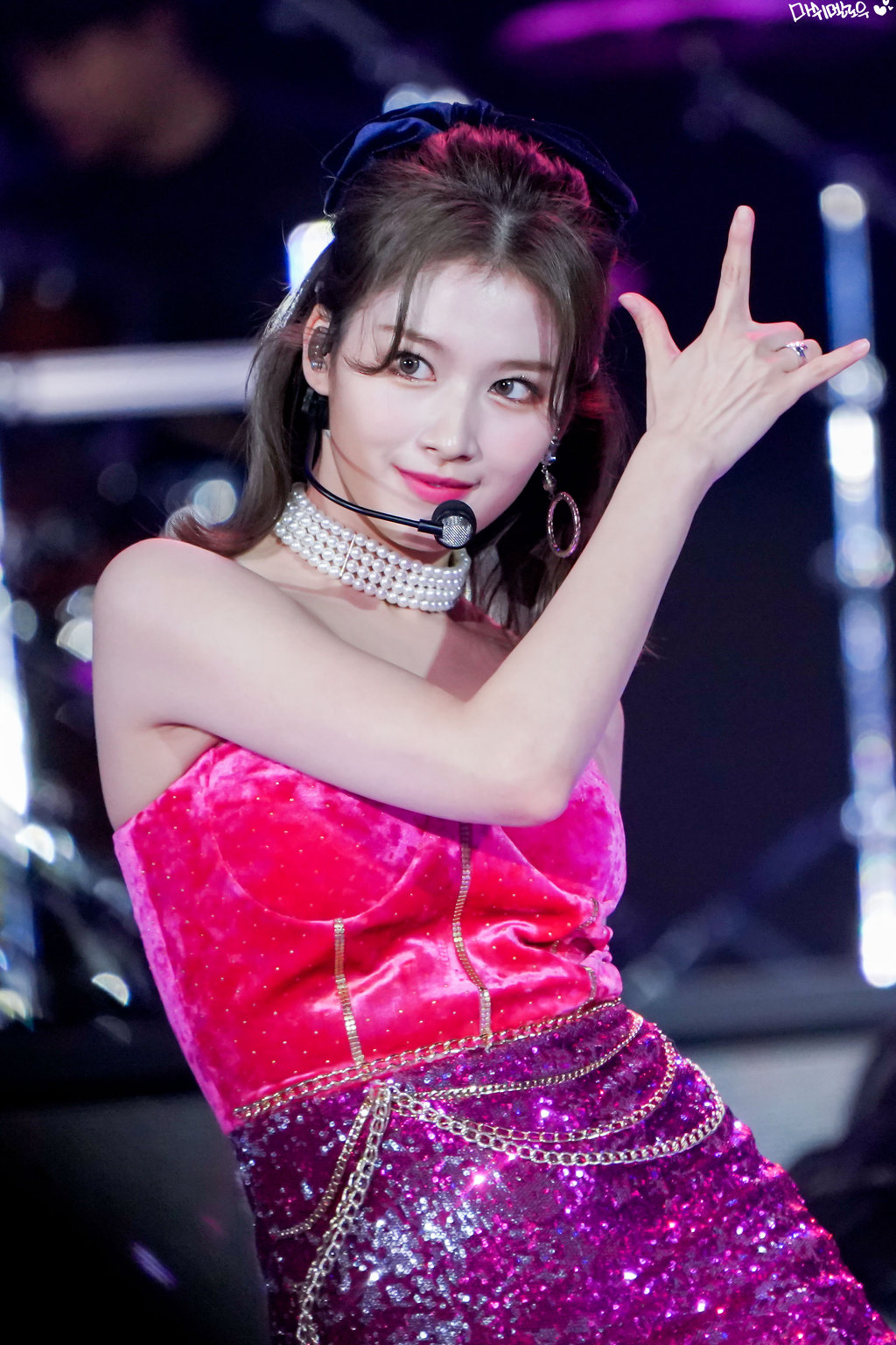 오늘이 생일인 트와이스 사나.jpgif (335장) | 인스티즈
