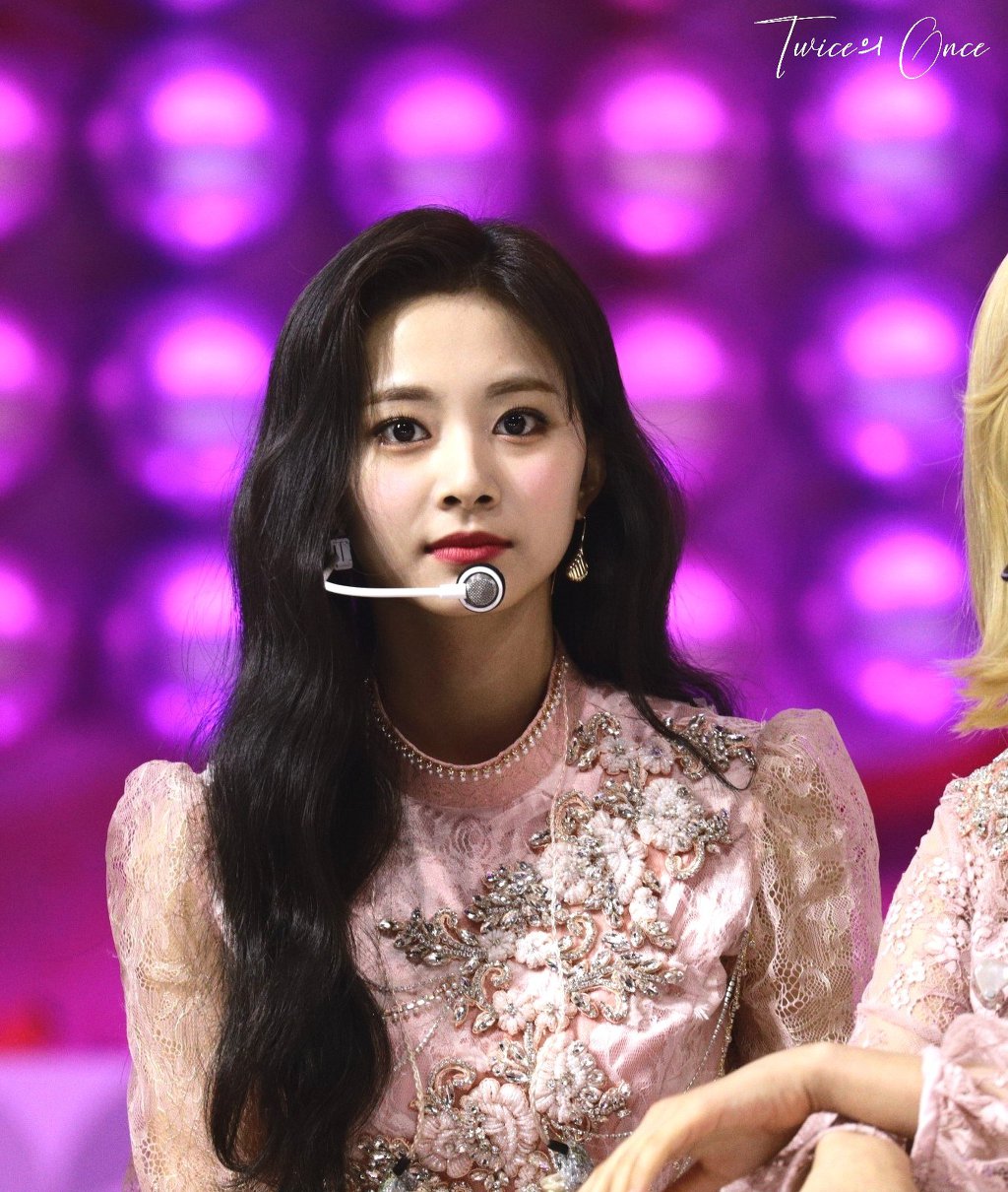 어제 골든디스크어워즈 트와이스 쯔위의 미모ㄷㄷㄷ.jpgif | 인스티즈