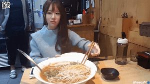 잘 먹는 여자.gif | 인스티즈