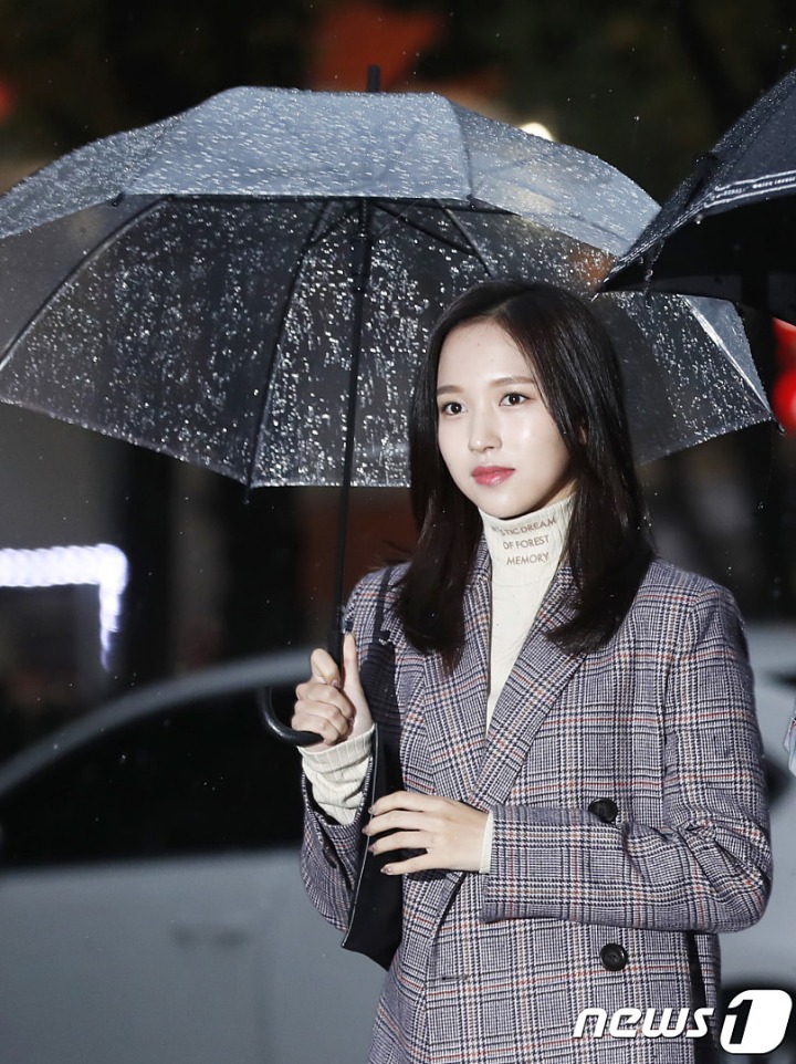 오늘자 뮤직뱅크에서 MOM 예고하는 트와이스 미나 ㄷㄷㄷ ㄷ | 인스티즈