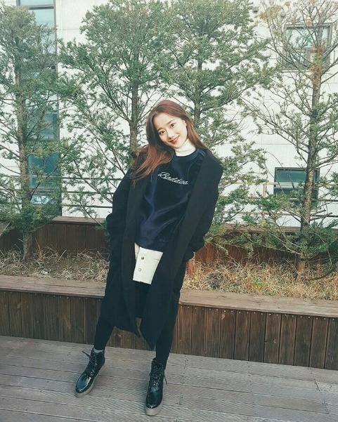 여친룩의 정석 에이프릴 나은 | 인스티즈