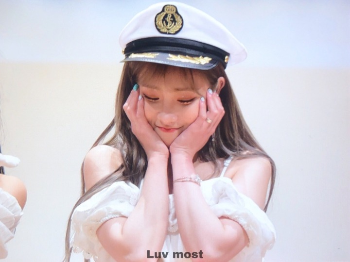 해군모를 쓴 러블리즈 귀요미 둘째 유지애.jpg | 인스티즈