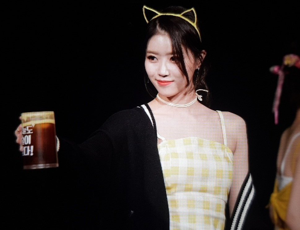 노란 원피스에 고양이 머리띠를 쓴 러블리즈 미주.jpgif | 인스티즈