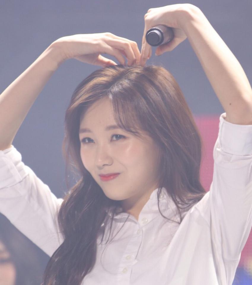 갈수록 얼굴과 몸매가 괴리감(?) 느껴지는 러블리즈 빵떡이.jpg | 인스티즈