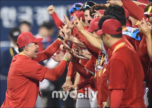 SK 팬들에게 잊지 못할 선물을 주고 떠나는 트레이 힐만.jpg | 인스티즈
