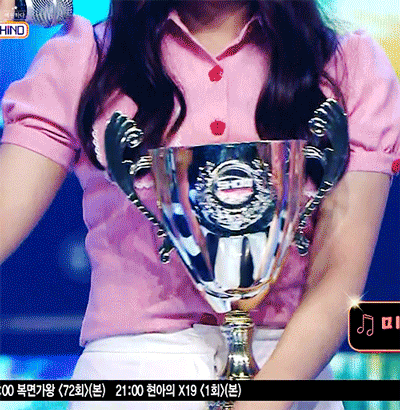 웃으면서 인사하는 여자친구 엄지 | 인스티즈