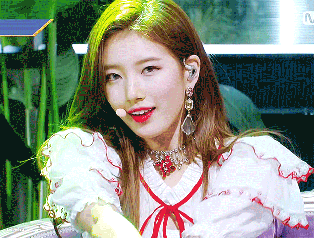 미모 미치는 오늘자 엠카 수지.gif | 인스티즈