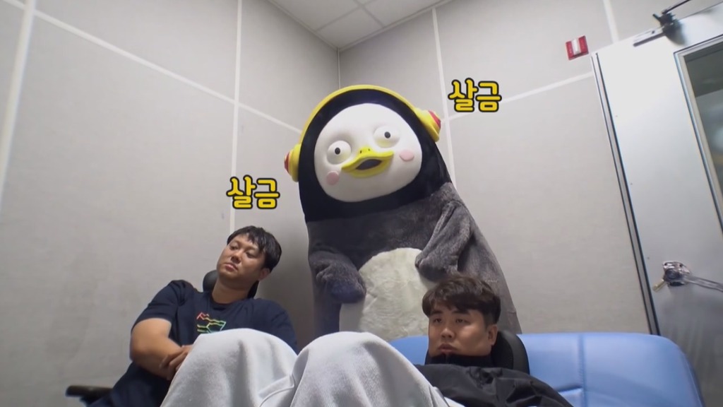 [펭수] 펭수가 직접 제작진들에게 힐링선물하는 EBS 복지 클래스 | 인스티즈