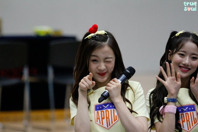 [에이프릴] 아침부터 꽤나 추운 것 같아서 진솔이 | 인스티즈